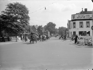 400144 Gezicht op het Ledig Erf te Utrecht, met rechts de hoek met de Oosterkade en op de achtergrond de Krommerijn.